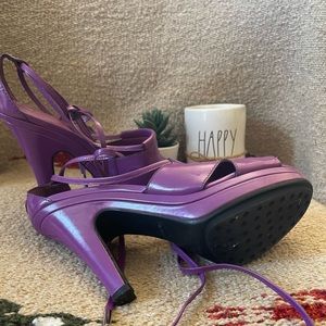 TOD’s purple pumps with wrap around straps. Size 38 1/2. Made in Italy